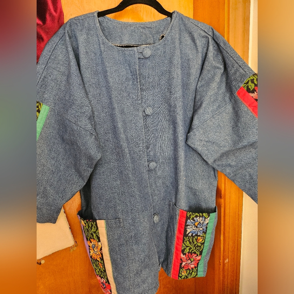 Free People 🌼Denim Jacket with🦋 Tapestry Accents💙 ♡